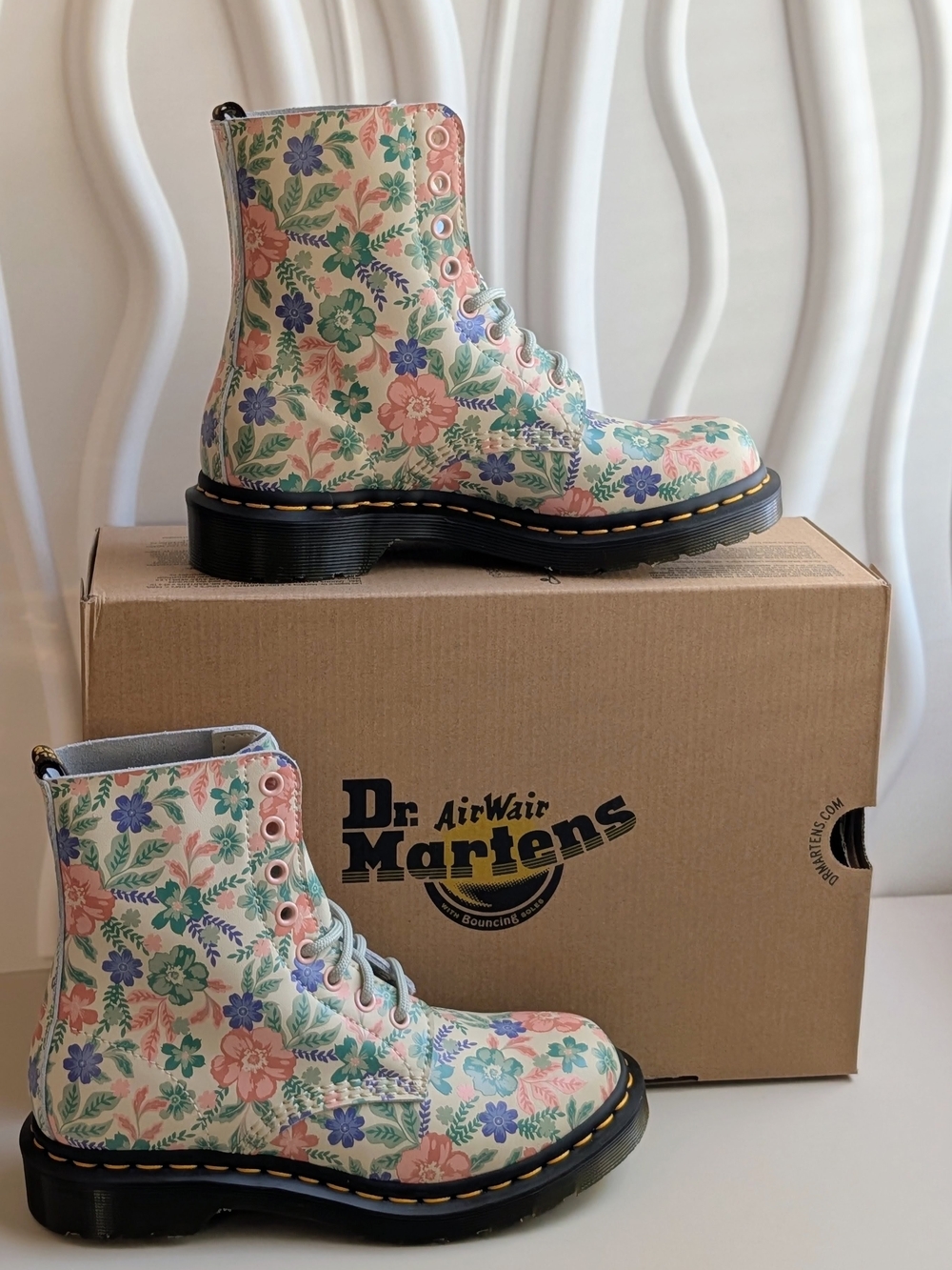 Dr. Martens 1460 Pascal Floral Genix Nappa Boots Cloud Cream Women’s 6 NIB